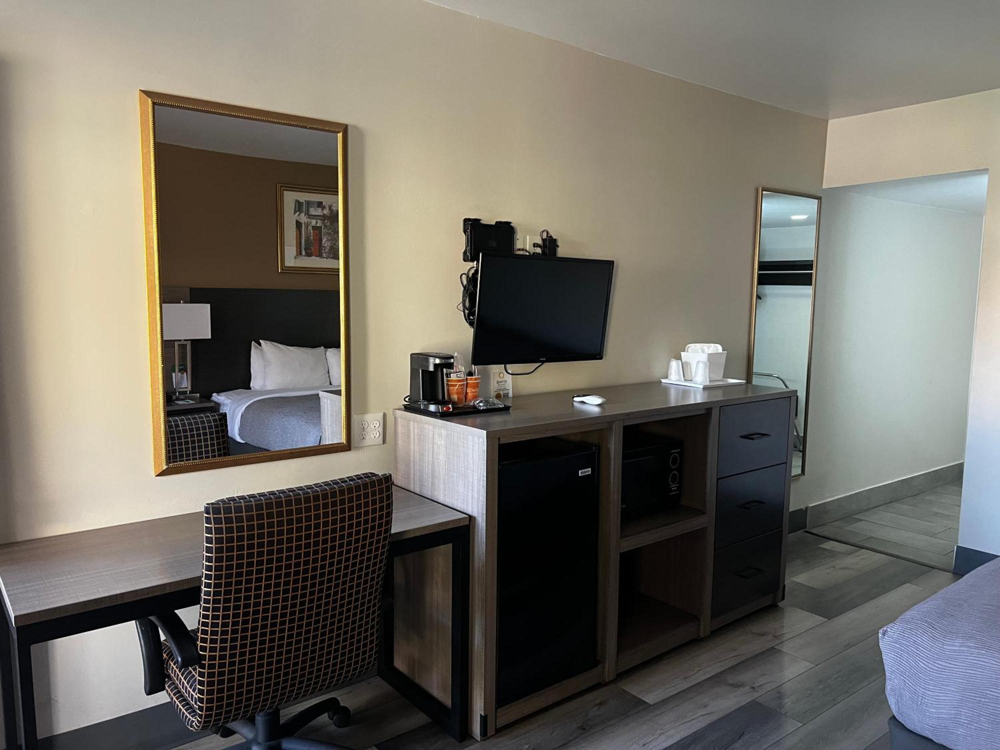 Quality Inn & Suites Goodyear - Phoenix West Buitenkant foto